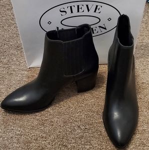 NWT Steve Madden leather booties